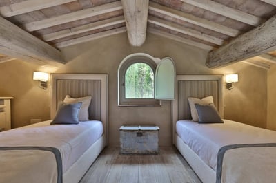 Luxury Villa Photo #35