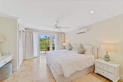 Luxury Villa Photo #17