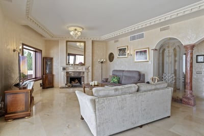 Luxury Villa Photo #12