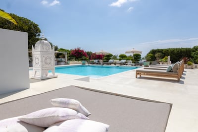 Luxury Villa Photo #4