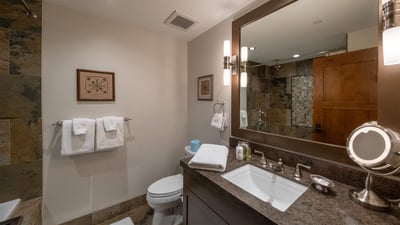 Queen ensuite