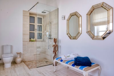 Luxury Villa Photo #37