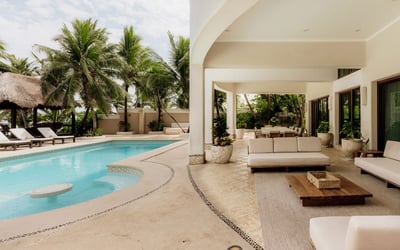Luxury Villa Photo #11