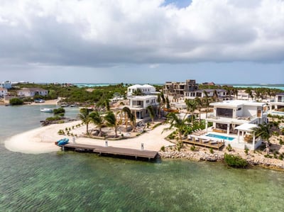 Luxury Villa Photo #3