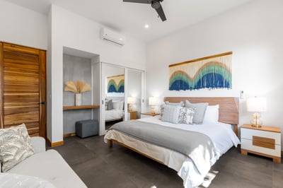 Main House – Suite 3: King Bed, AC & Closet