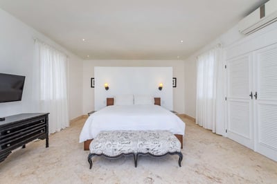 Luxury Villa Photo #31