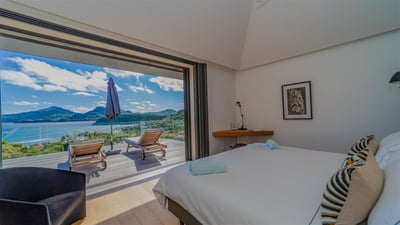 Luxury Villa Photo #30