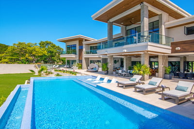 Luxury Villa Photo #6