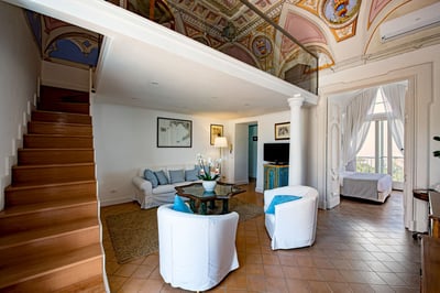 Luxury Villa Photo #28