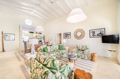 Luxury Villa Photo #9