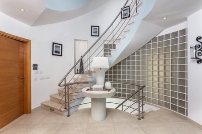 Luxury Villa Photo #25