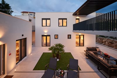 Luxury Villa Photo #15