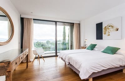 Luxury Villa Photo #13