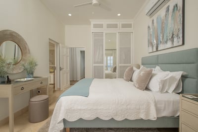 Luxury Villa Photo #22