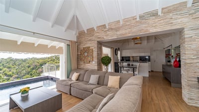 Luxury Villa Photo #25