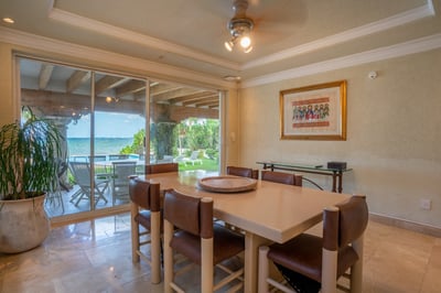 Luxury Villa Photo #22