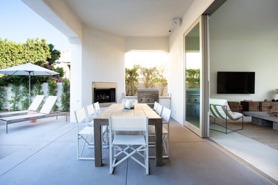 Al fresco dining for 8