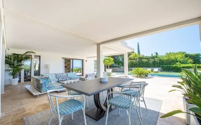 Luxury Villa Photo #4