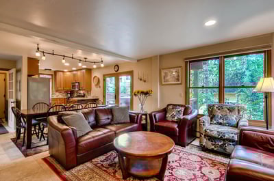 Ravens Call great room, dining area, kitchen