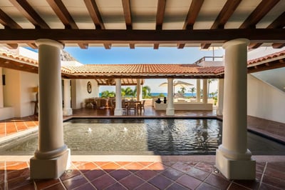 Luxury Villa Photo #5