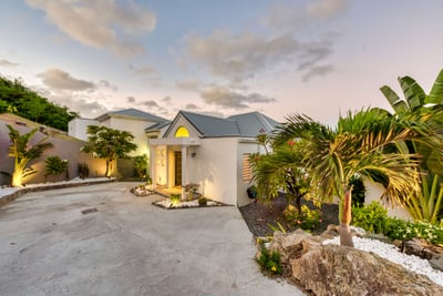 Luxury Villa Photo #5