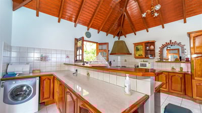 Kitchen & Dining Areas