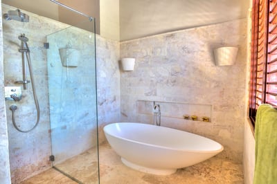 Luxury Villa Photo #32