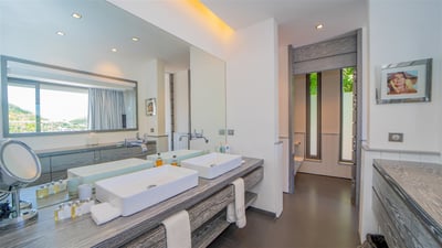 Luxury Villa Photo #47