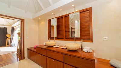 Luxury Villa Photo #36