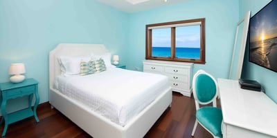 Luxury Villa Photo #16