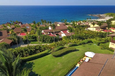 Luxury Villa Photo #2