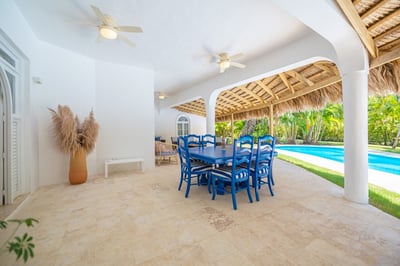 Luxury Villa Photo #4