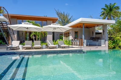 Luxury Villa Photo #3