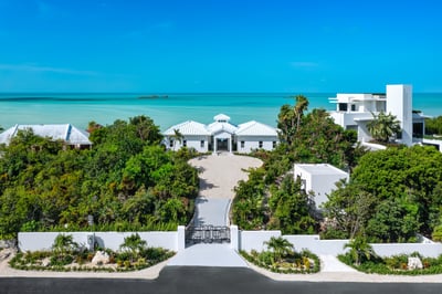 Luxury Villa Photo #3