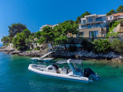 Luxury Villa Photo #4
