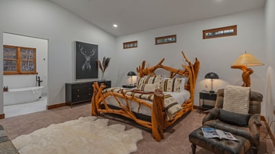 Apex Lodge North Side: Primary King Suite 1