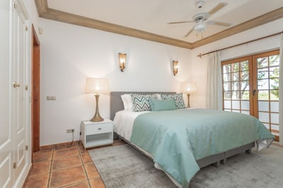 Luxury Villa Photo #22