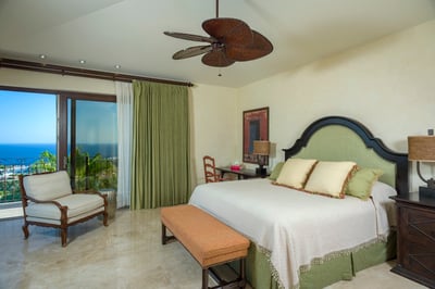 Luxury Villa Photo #30