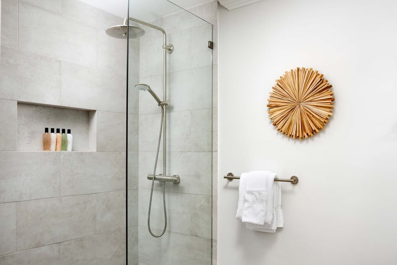 Deluxe 1 BDM Oceanfront Suite at Alexandra Resort