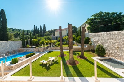 Luxury Villa Photo #4