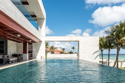 Luxury Villa Photo #6