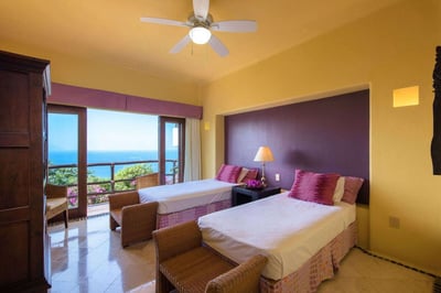 Luxury Villa Photo #18