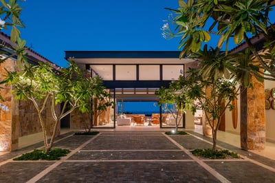 Luxury Villa Photo #14
