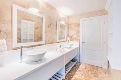 Luxury Villa Photo #30