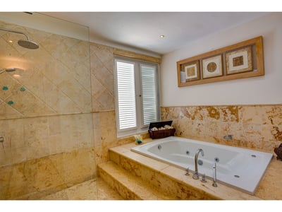 Luxury Villa Photo #28