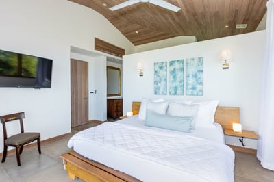 Luxury Villa Photo #17