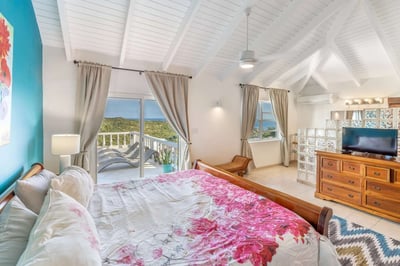 Luxury Villa Photo #22