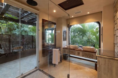 Luxury Villa Photo #46