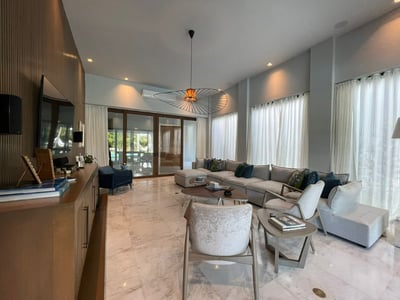 Luxury Villa Photo #9