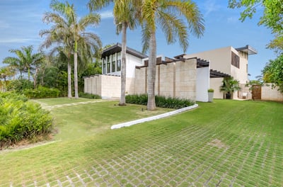 Luxury Villa Photo #39